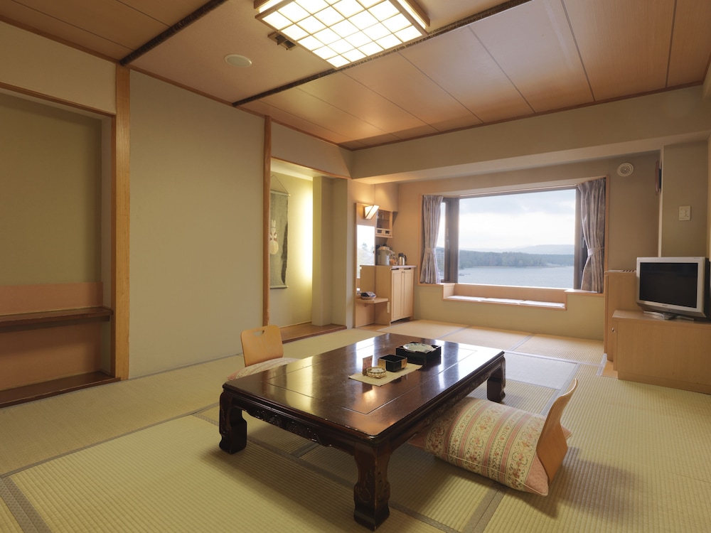 Japanese Style Room, Non Smoking, Lake View photo 1