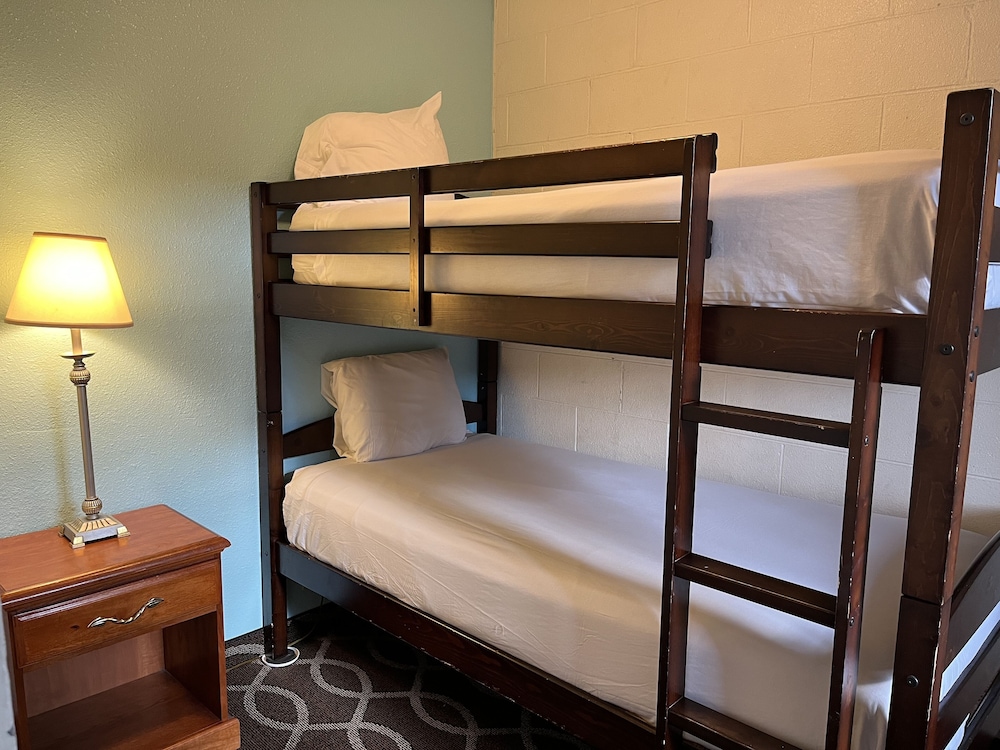 Suite, Multiple Bedrooms, Non Smoking - Photo 5