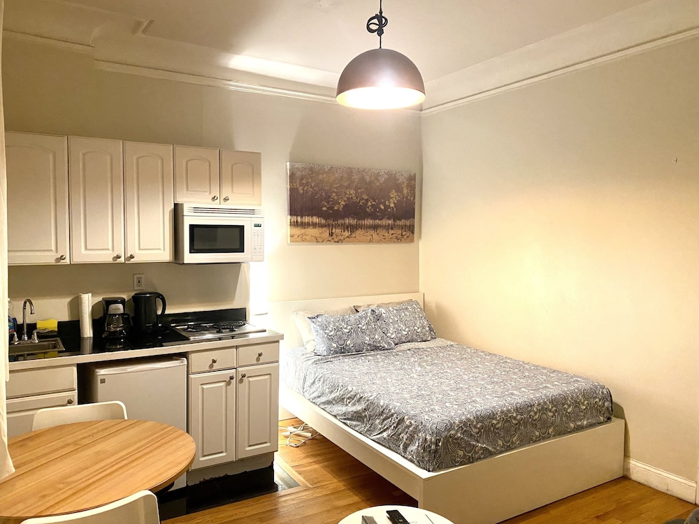 Standard Studio, 1 Queen Bed, Kitchenette photo 1
