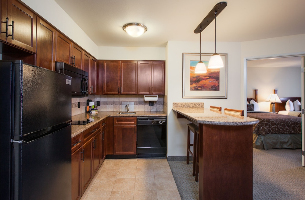 Suite, 1 Bedroom, Accessible (2 Qn, Comm, Roll Shwr) - Photo 5