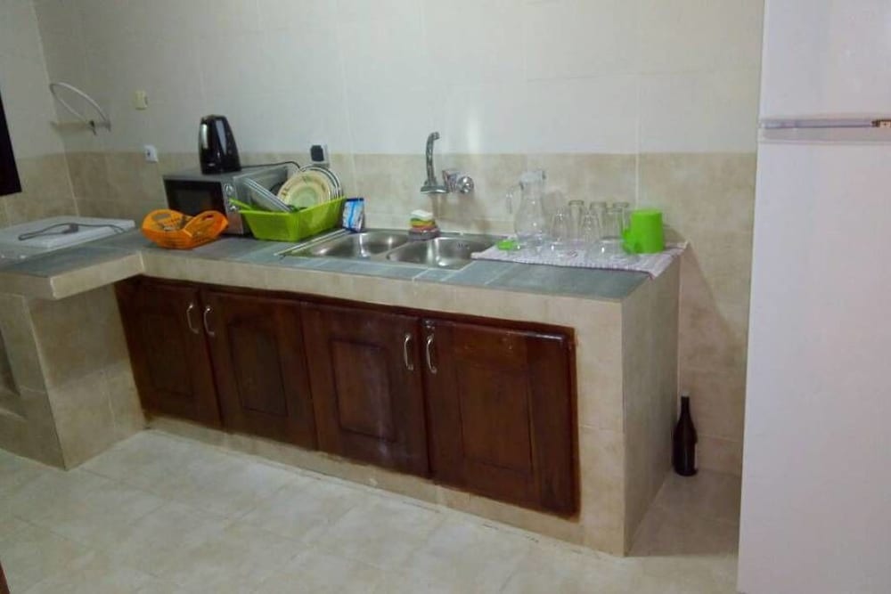 City Apartment, 2 Bedrooms photo 2