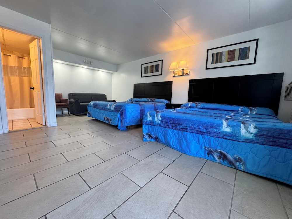 Suite - Photo 16