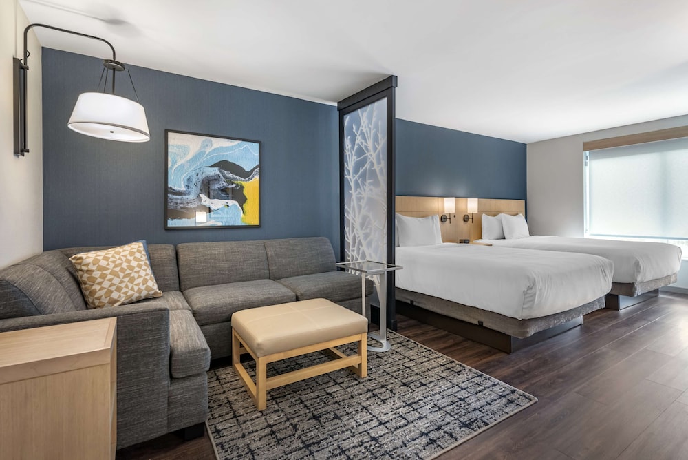 Standard Room, 2 Queen Beds and 1 Sofa bed - Photo 3