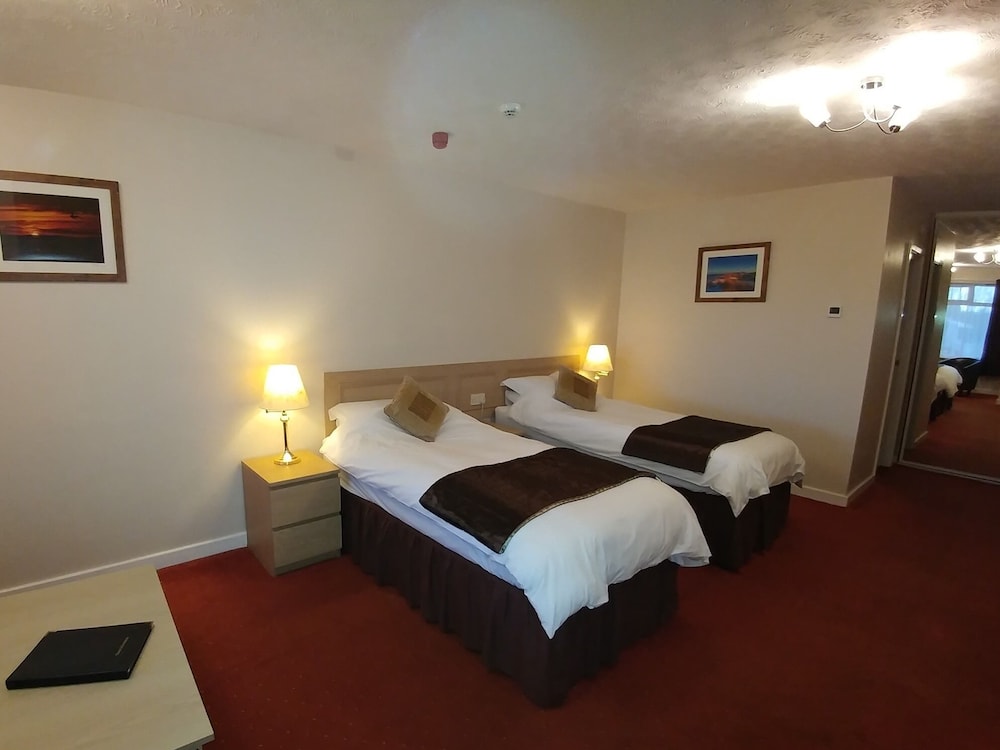 Twin Room, Ensuite photo 3