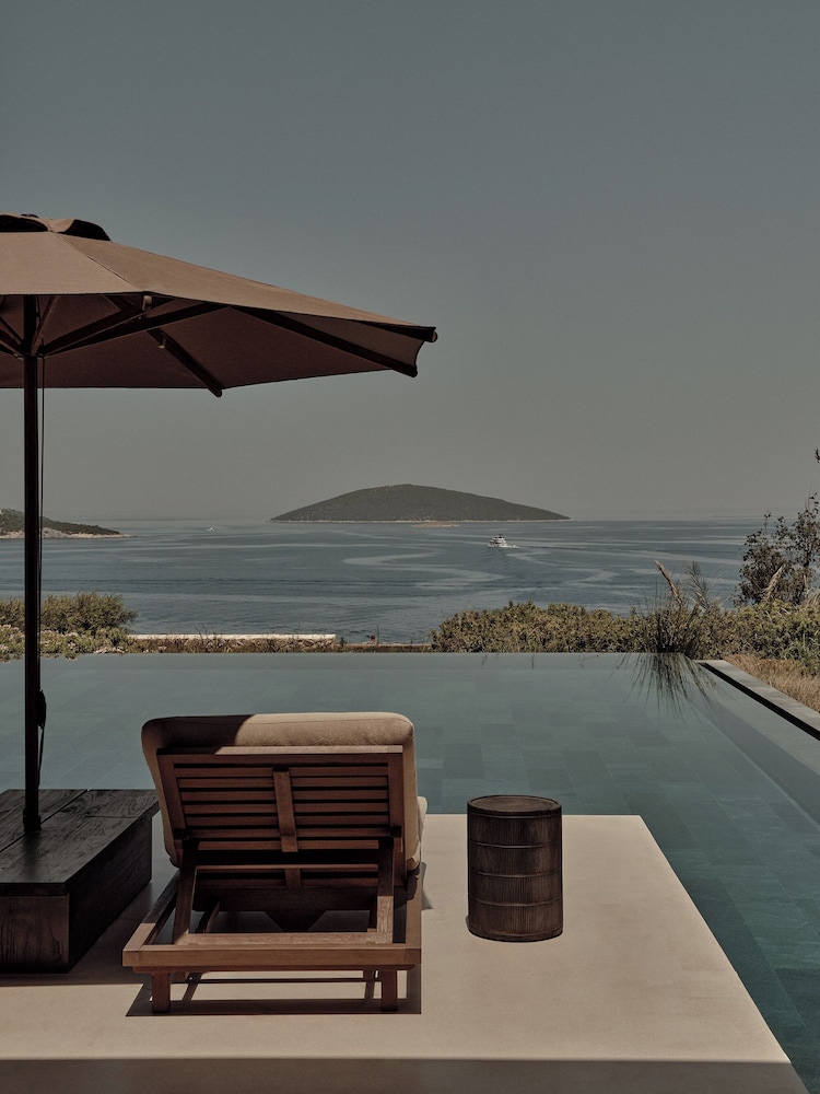 Villa photo 2