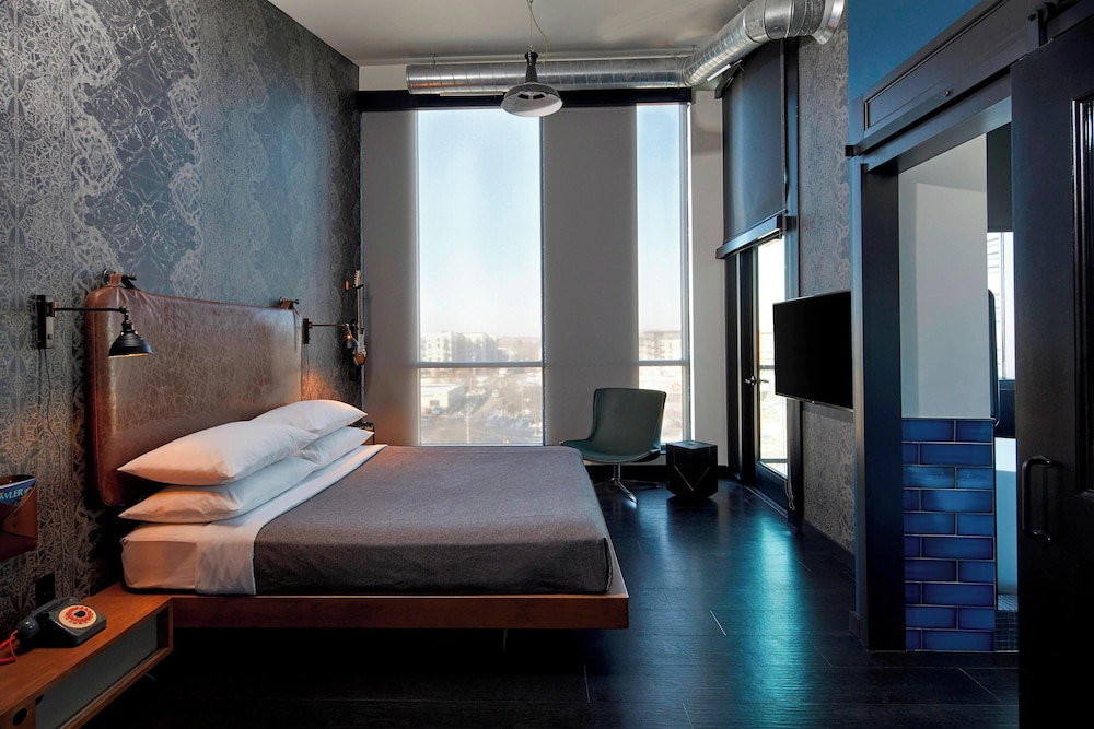 Suite, 1 King Bed photo 1