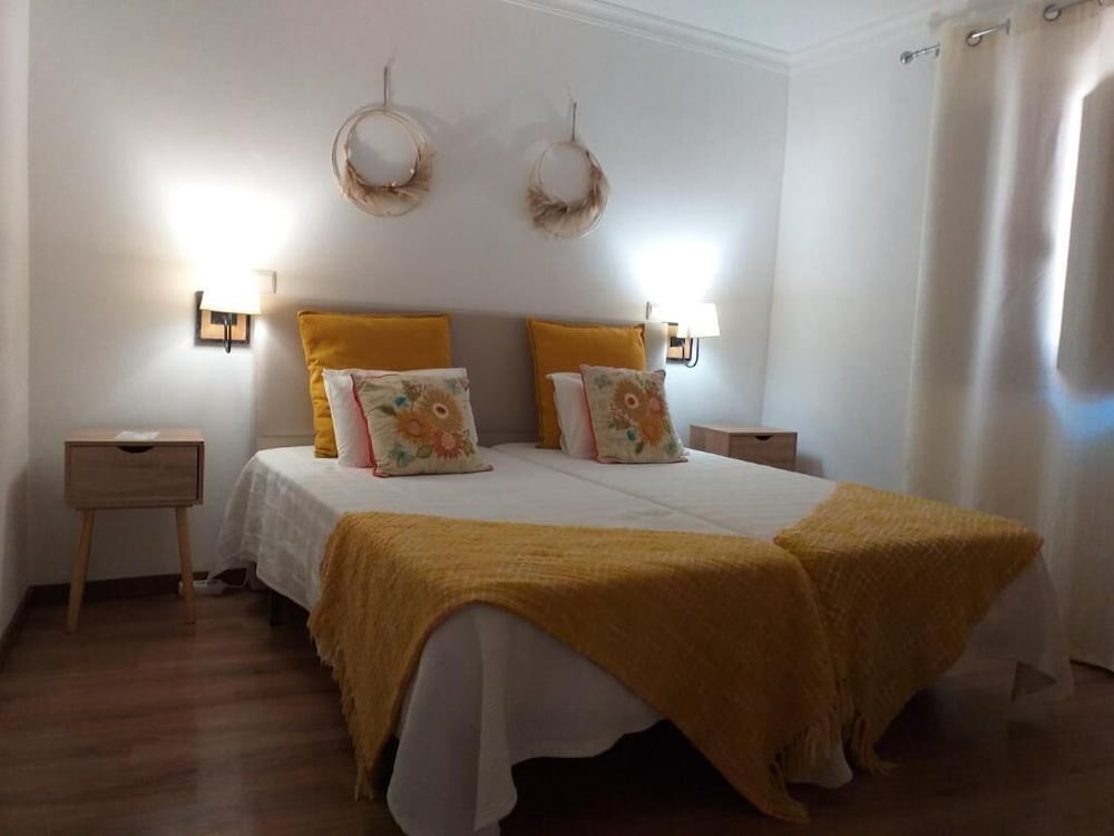 Deluxe Double or Twin Room, 2 Twin Beds, Private Bathroom (2)