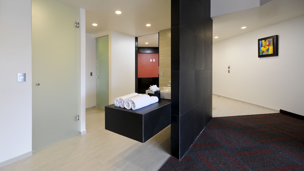 Suite, 1 King Bed - Photo 5