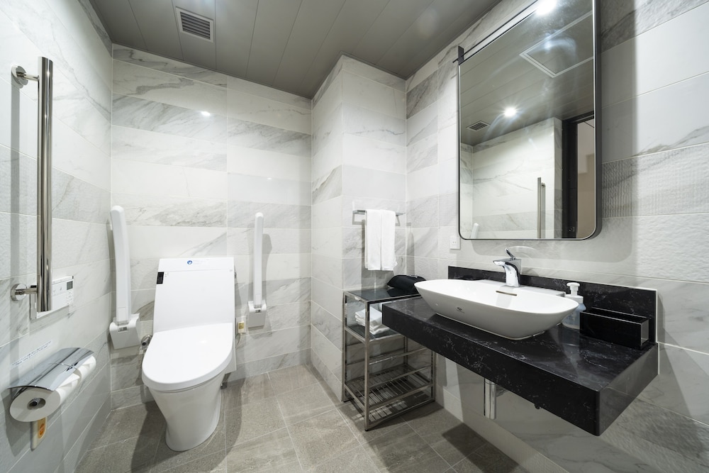 Deluxe Twin Room Universal, Non Smoking(Room capacity: 2 pax over 6 years old, 2 pax 0-5 years old)