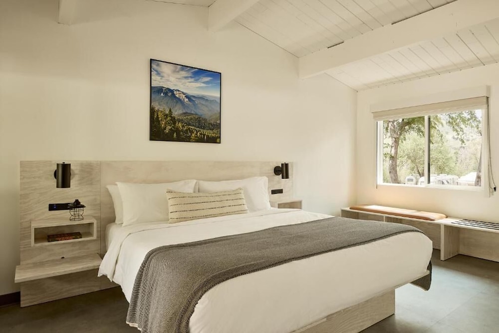 Twin Room (King Room with Twin Bunk)