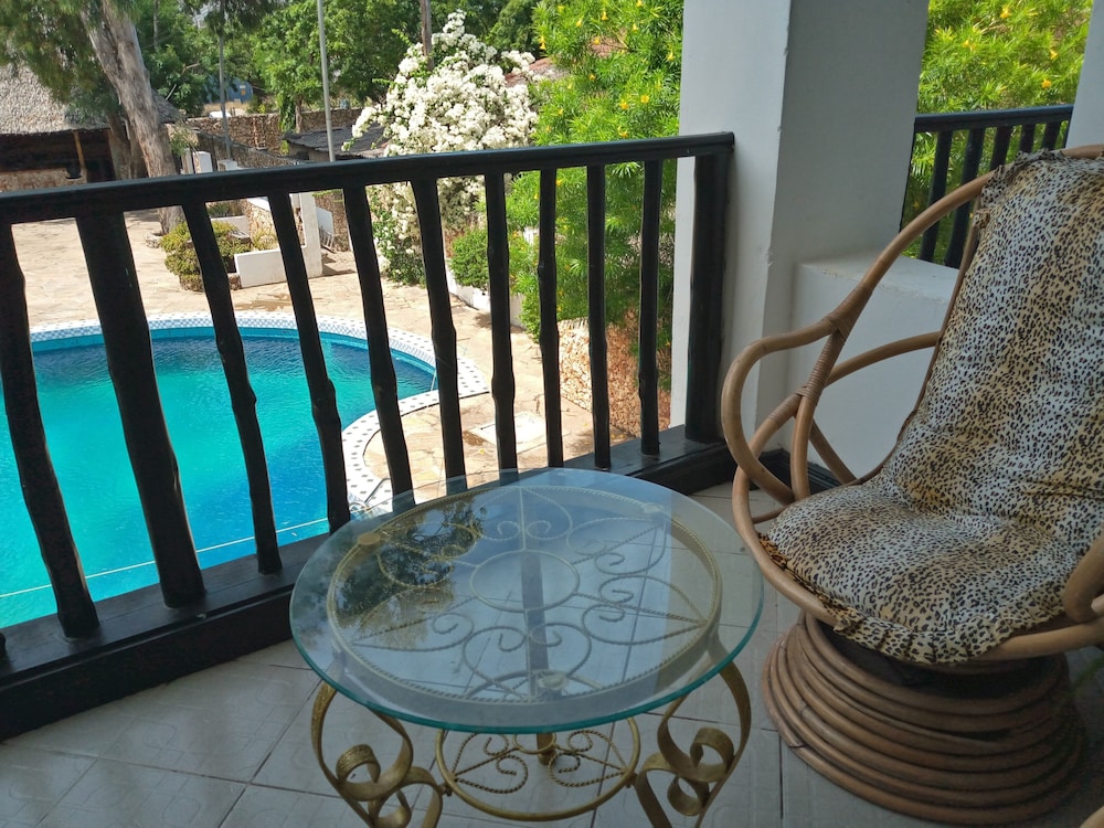 Standard Pool View Room