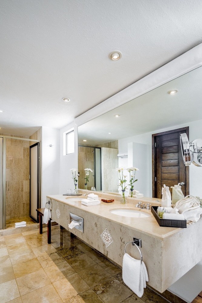 Master Oceanfront Suite With Jacuzzi