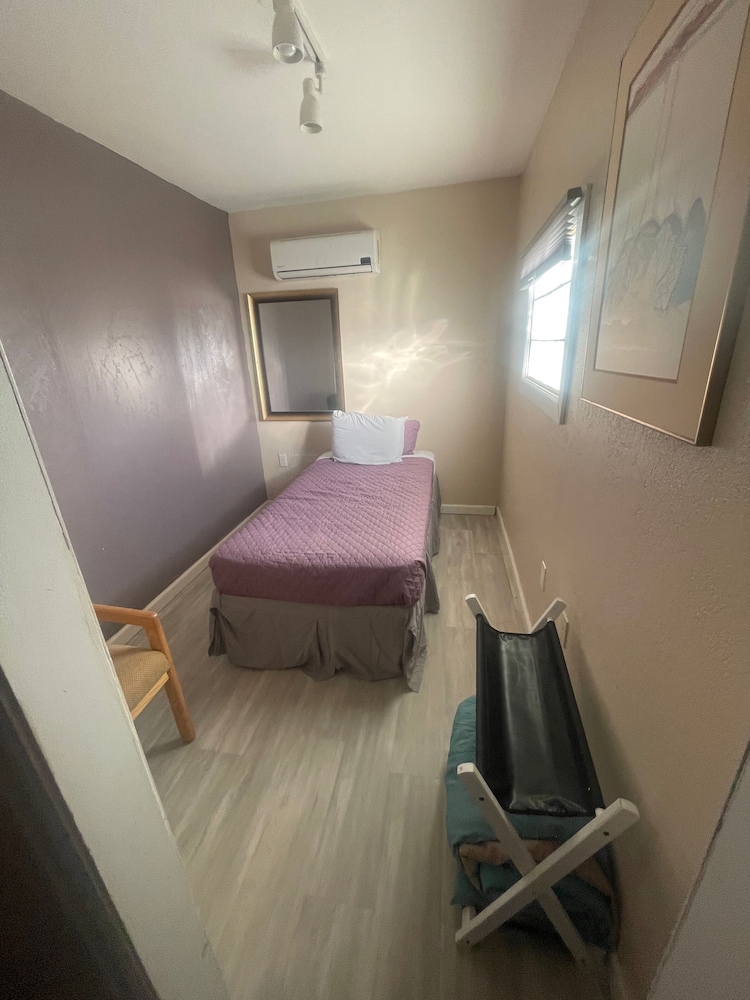 Basic Cabin photo 2