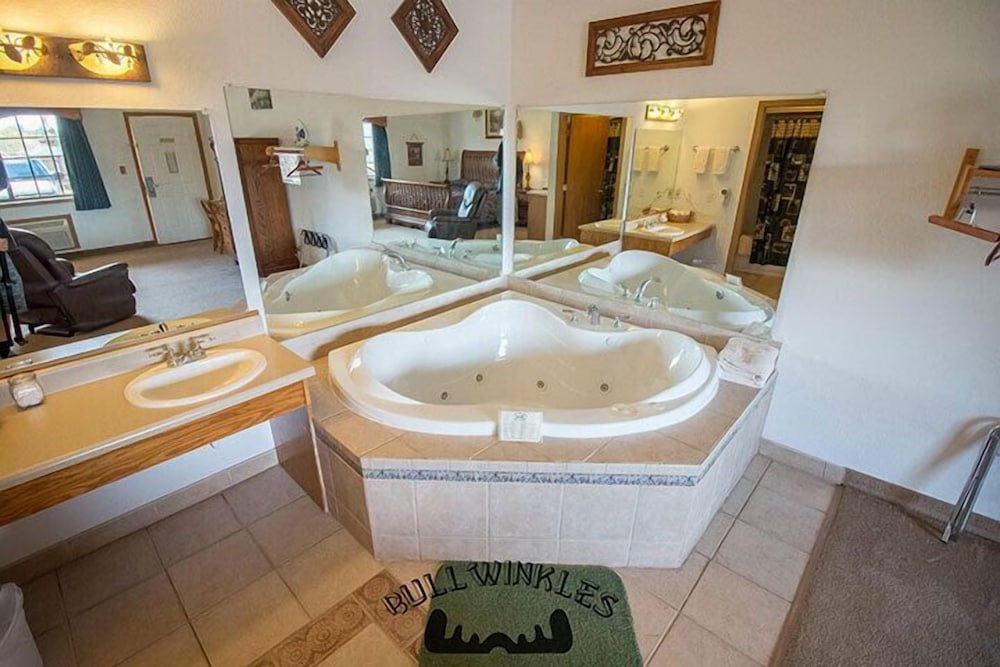 Room, 1 King Bed, Jetted Tub