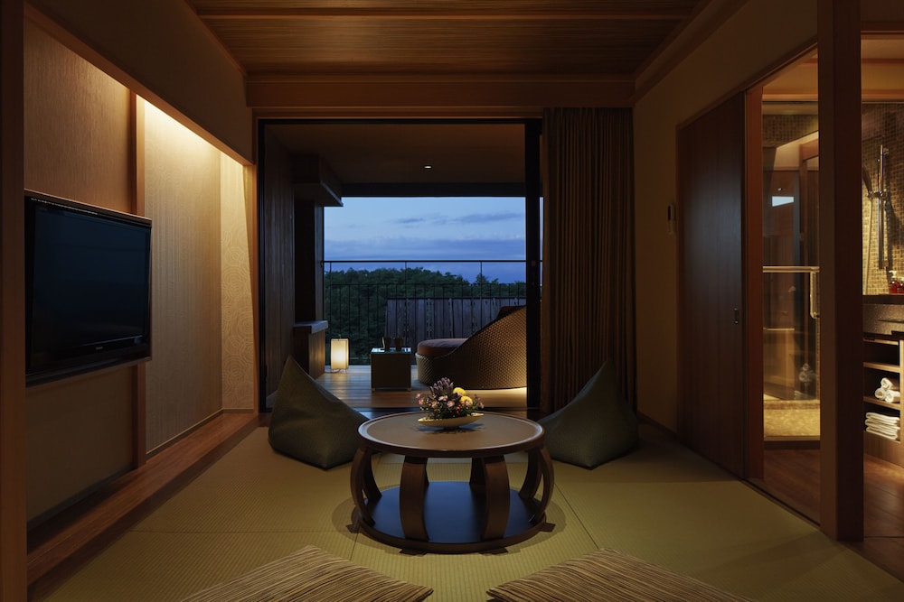 [Mt. Fuji view] Japanese-Western room with private bath+terrace photo 3