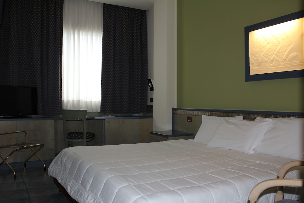 Standard Room, Multiple Beds - Photo 4