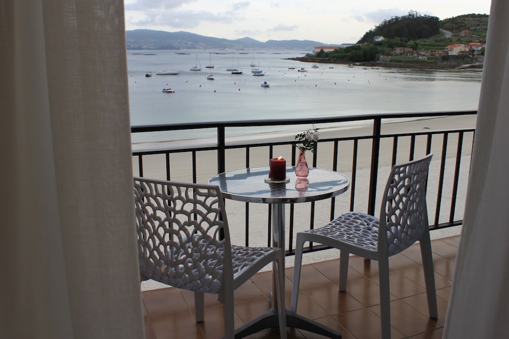 Standard Double or Twin Room, Terrace, Beach View photo 2