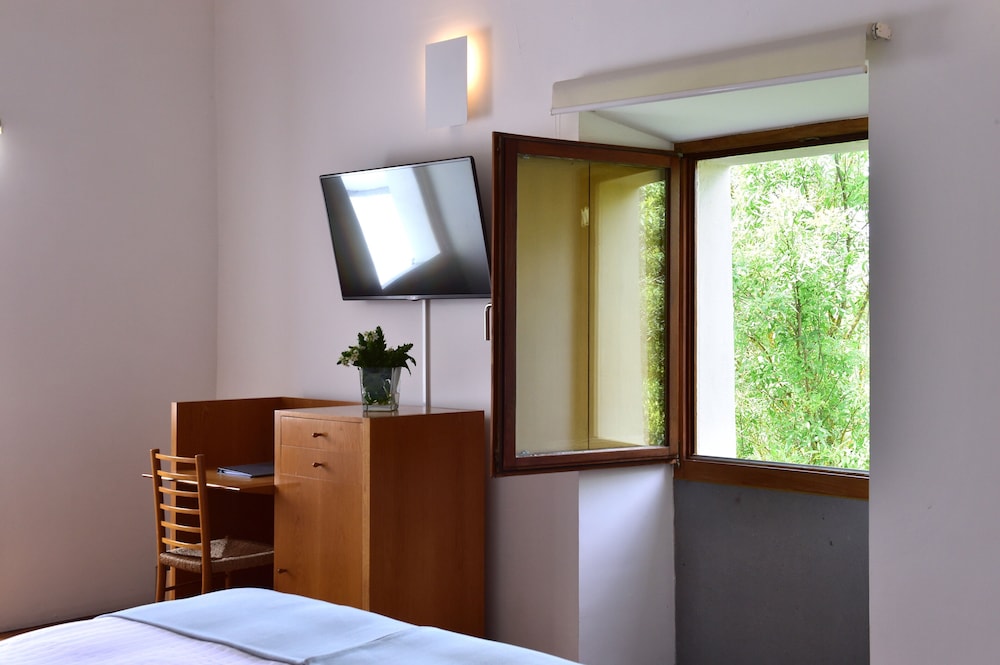 Double or Twin Room - Photo 4