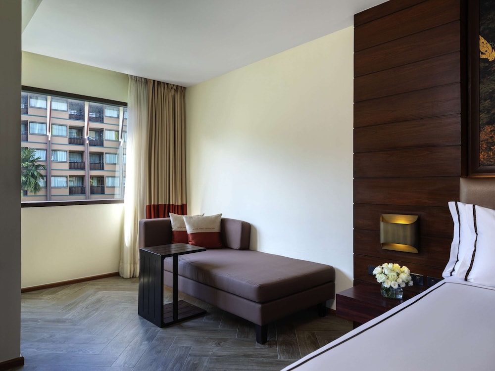 Deluxe Room, 1 King Bed photo 3