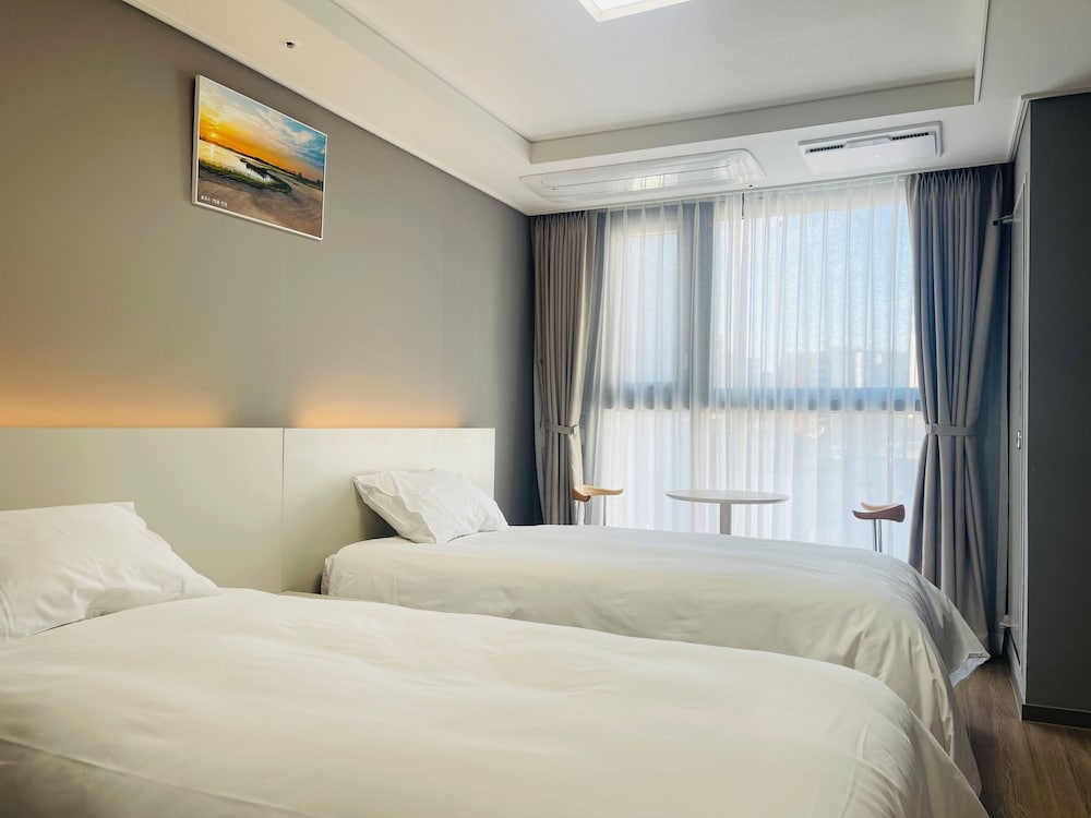 Deluxe Single Twin Room