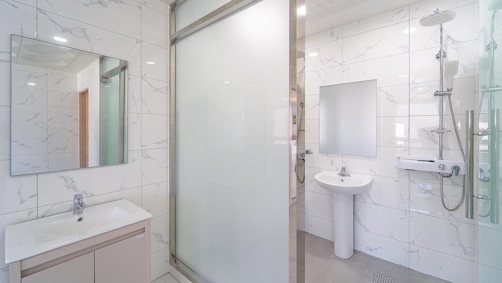 Basic Room, 1 Bedroom (401 (River view/Poolvilla/Netflix)) - Photo 2