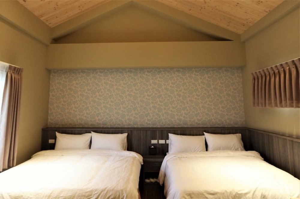 Grand Twin Room, 1 Double Bed and 1 Queen Bed photo 1