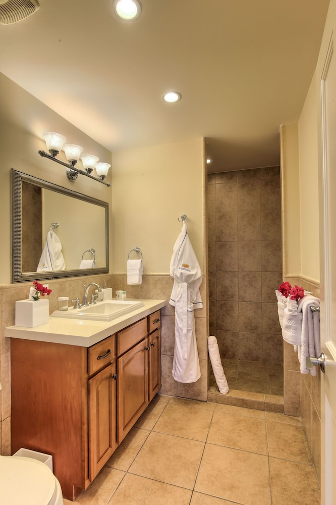 Bungalow, 2 Bedrooms, Lanai - Photo 12