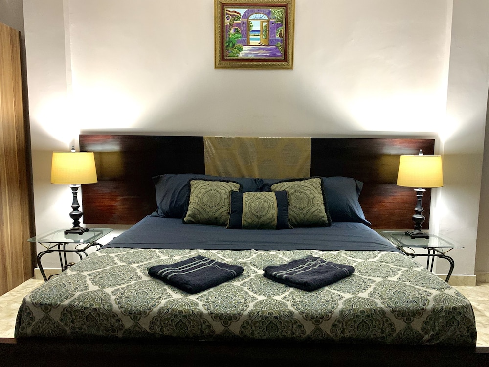 Superior Room, 1 King Bed photo 3