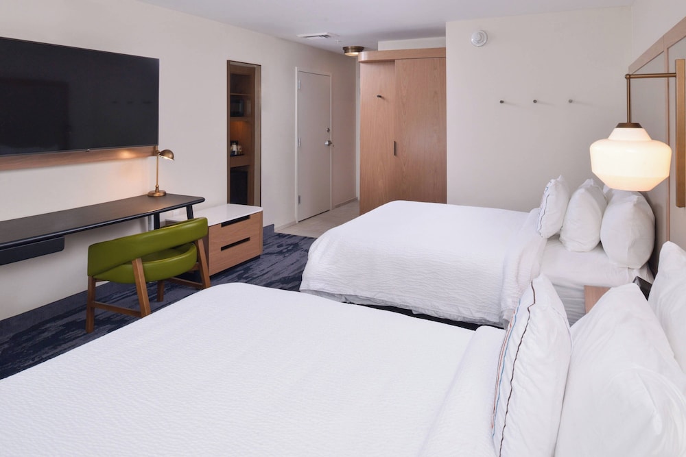 Suite, Multiple Beds (Mobility Accessible, Tub)