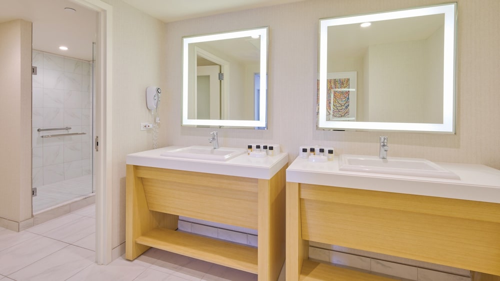 NORTH ONE BEDROOM SUITE KING NON-SMOKING - Photo 5
