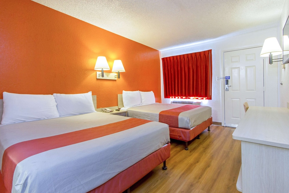 Standard Room, 2 Double Beds, Non Smoking - Photo 5