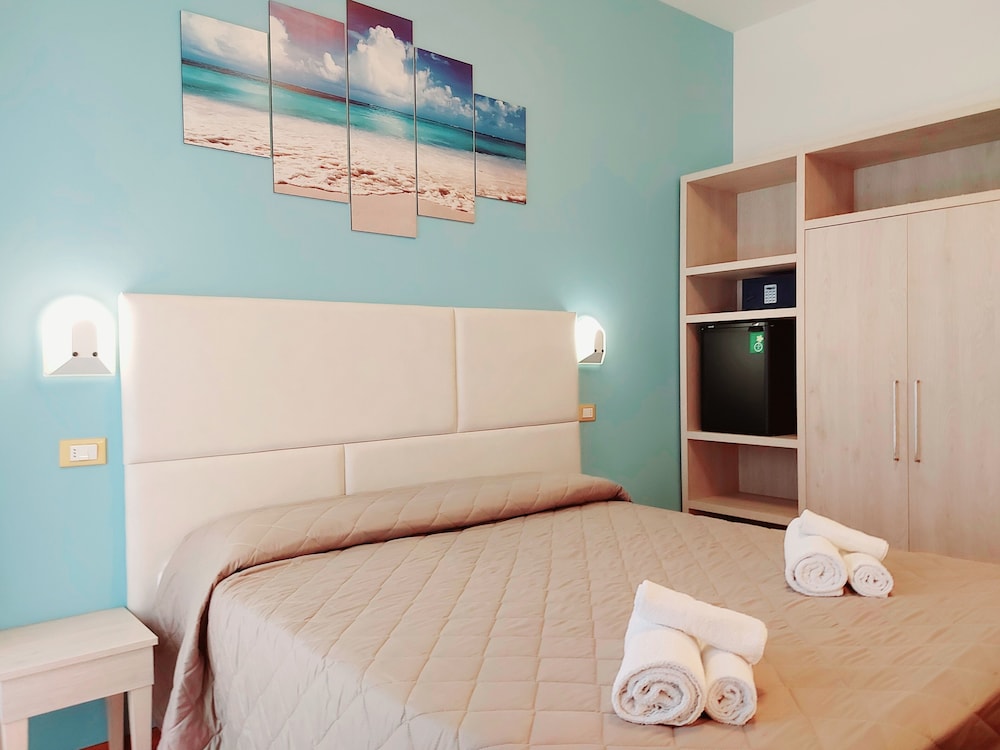 Double or Twin Room - Photo 9