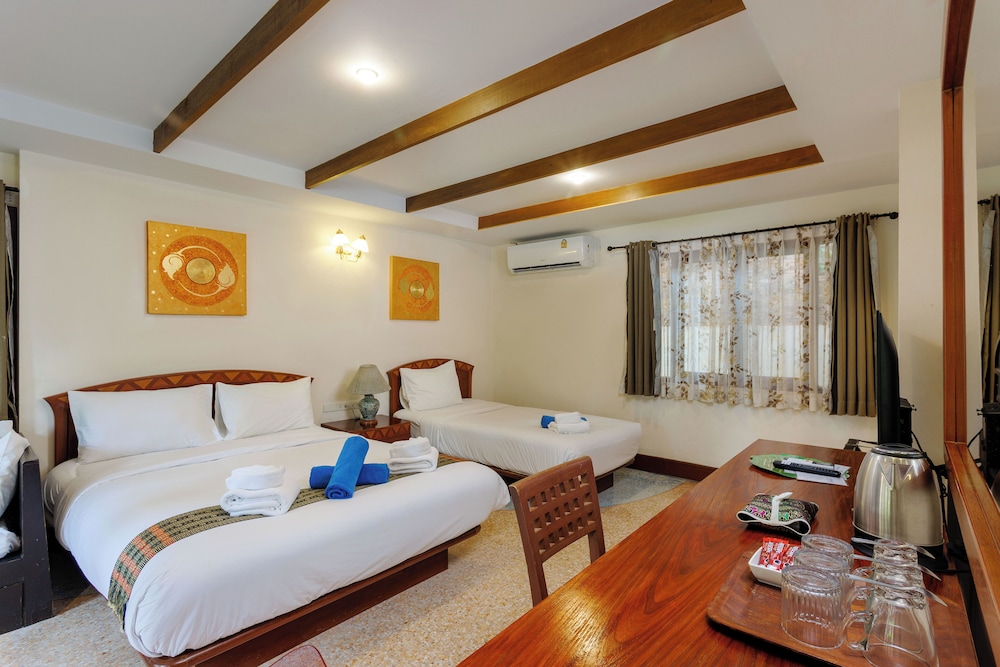 Family Room - Photo 2