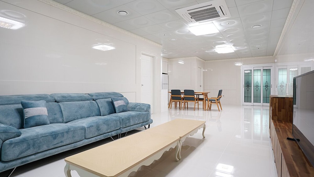 Premium Twin Room photo 2