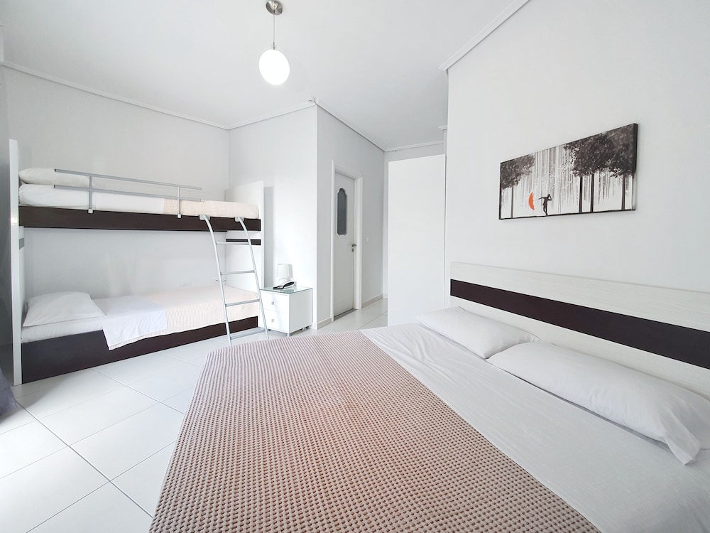 Family Quadruple Room, 1 Bedroom, Balcony, Park View photo 1