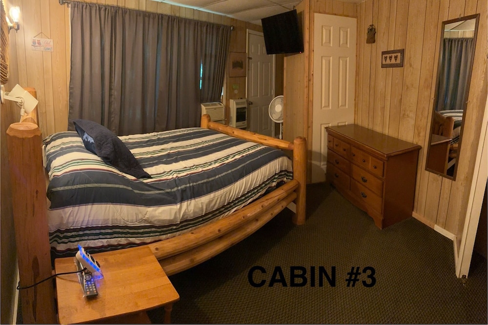 Deluxe Cabin, 2 Bedrooms, Kitchen (Cabin #3) photo 1