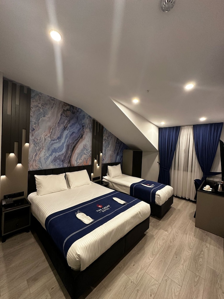 Connected Family Rooms - Photo 3