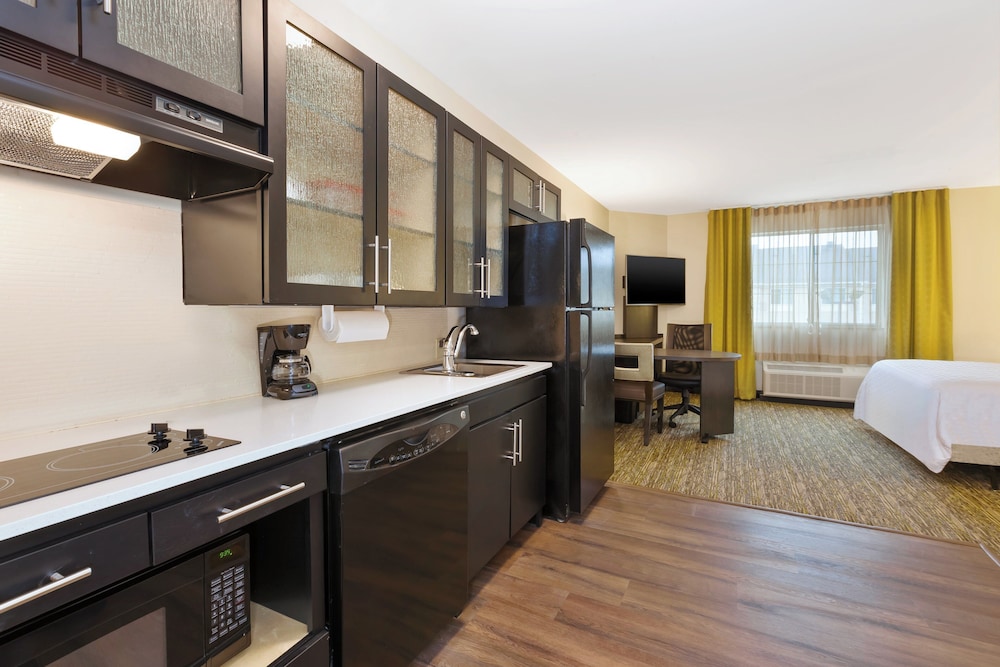 Room, 1 Queen Bed, Accessible (Communications, Mobility) - Photo 2