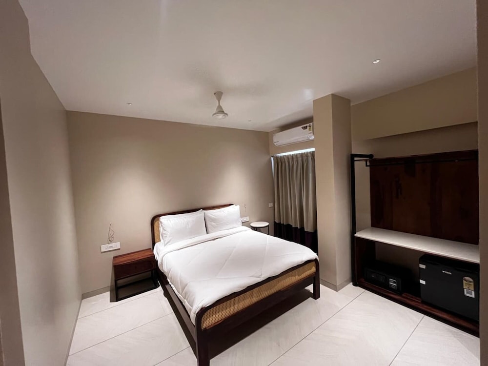 Deluxe Room, 1 Double Bed, City View