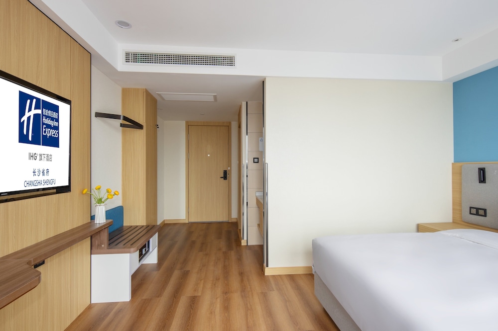 Standard Room, 1 King Bed - Photo 3