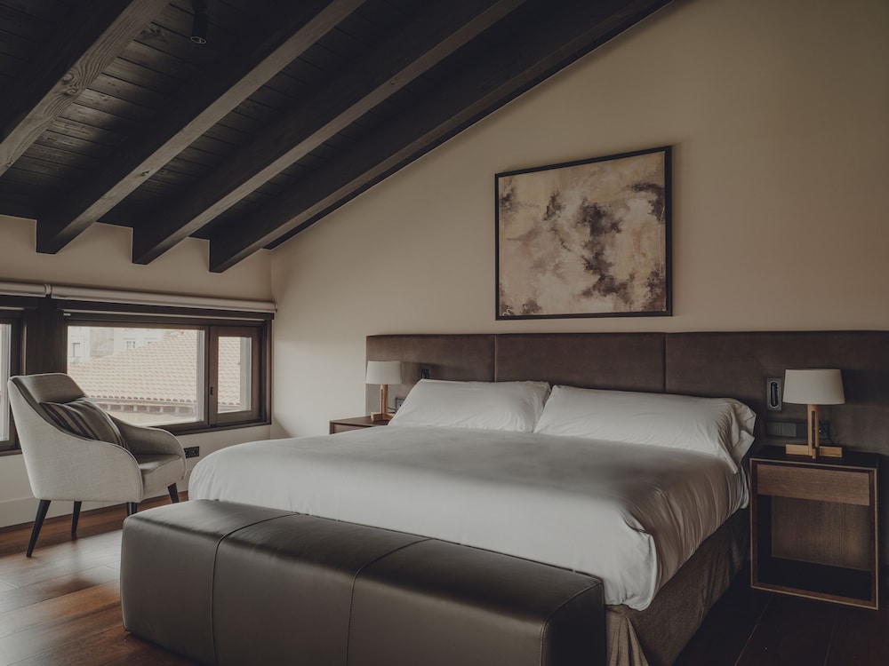Junior Studio Suite, 1 King Bed, Non Smoking, Vineyard View, photo 6