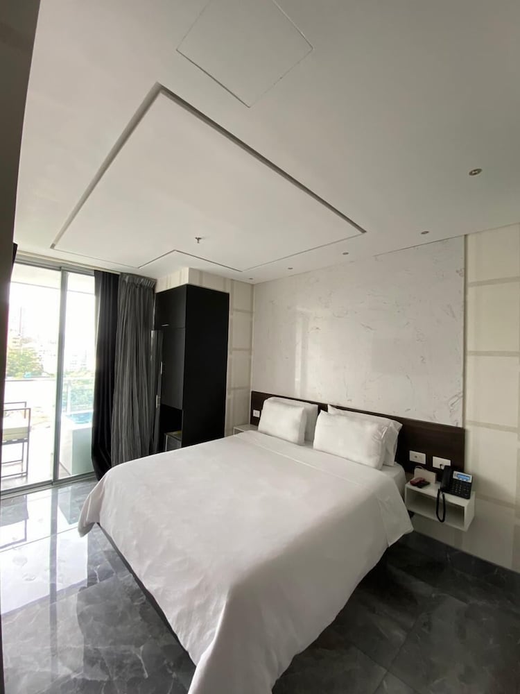 Room with hot tub on the balcony