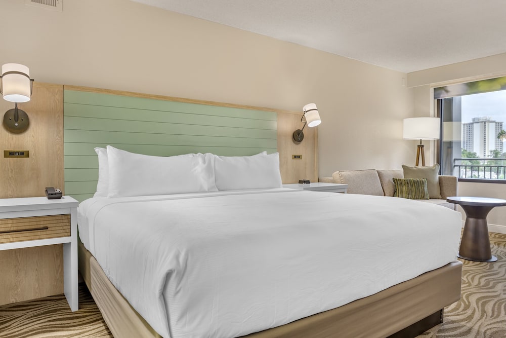 Room, 1 King Bed, Accessible (Mobility, Roll-In Shower) (Exterior Entry) photo 3