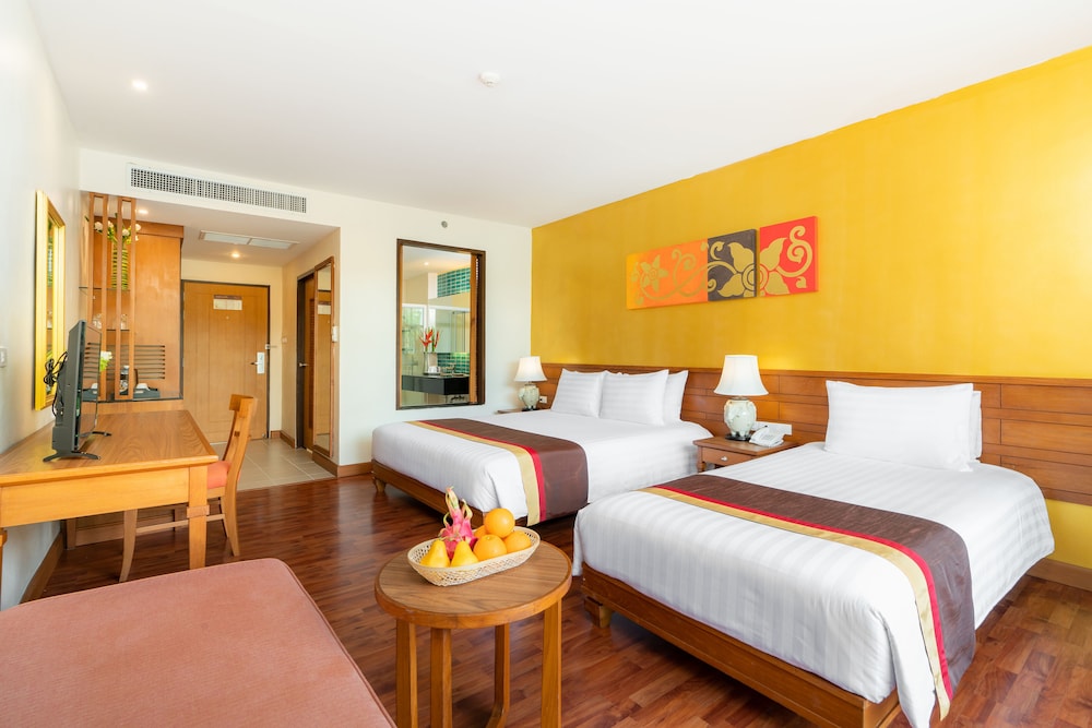 Deluxe Triple Room, Pool View (Family)