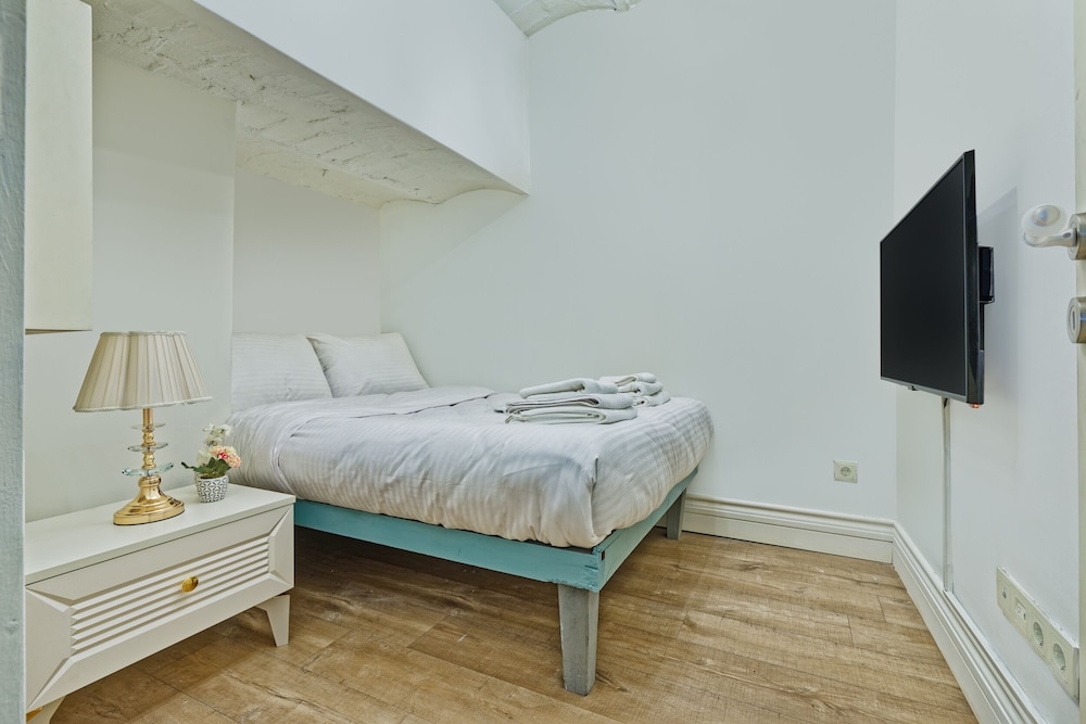 Romantic Apartment photo 2
