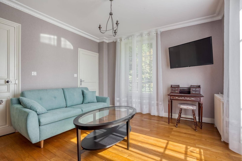 Family Suite, Private Bathroom, River View (Charmilles) photo 3