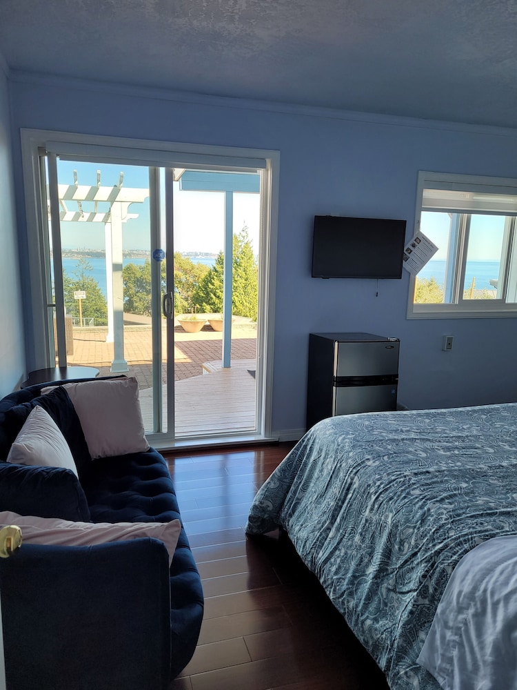 Superior Double Room, 2 Double Beds, Non Smoking, Ocean View photo 2