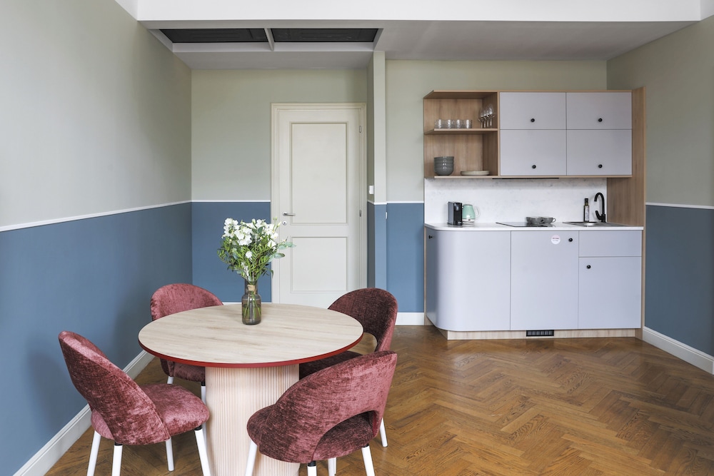 1 Bedroom Apartment with Sofa Bed photo 2