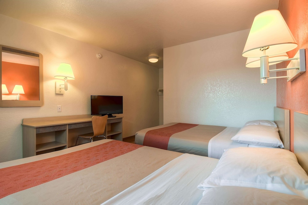 Deluxe Room, 2 Double Beds, Non Smoking, Refrigerator