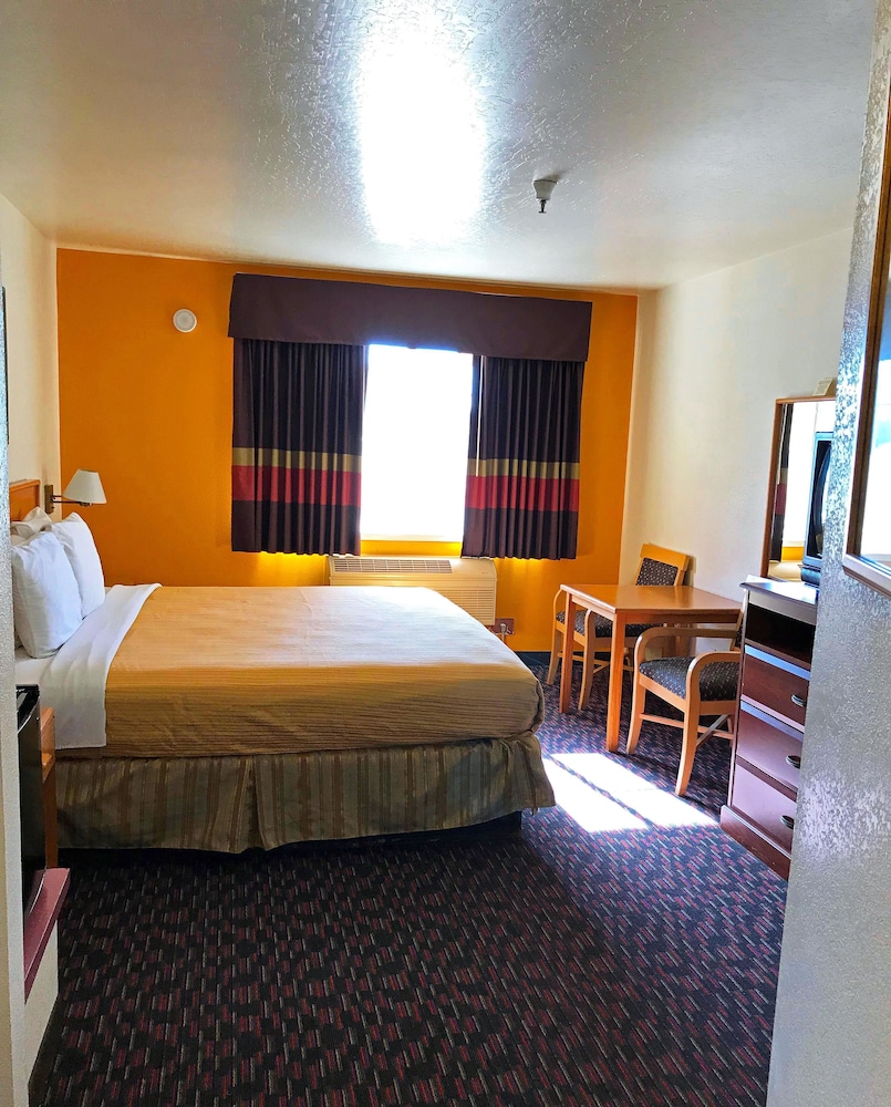 Room, 1 King Bed - Photo 2